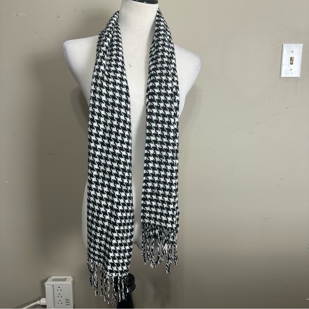 Game day collection hounds tooth scarf with fringe 60 x‎ 12